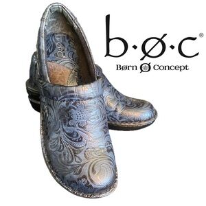 B.O.C Born Concept Peggy Comfort Slip On Round Clogs Navy Embossed Nursing Sz 7